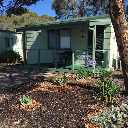 Hotel Lake Albert Caravan Park Meningie Esterno foto