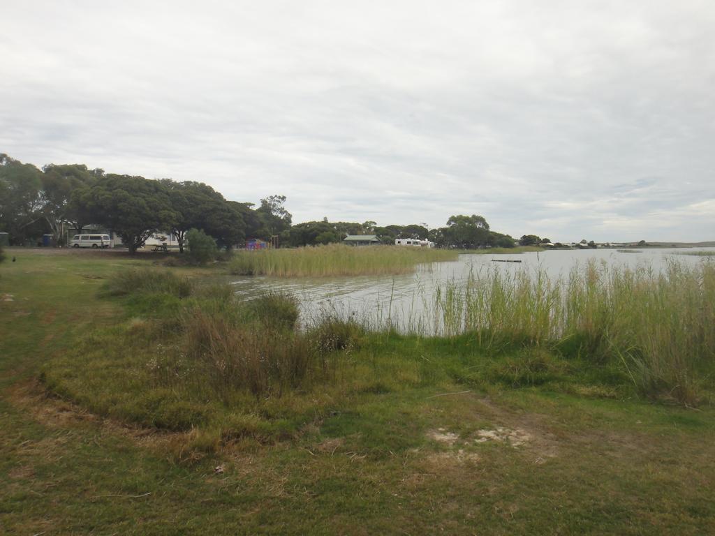 Hotel Lake Albert Caravan Park Meningie Esterno foto