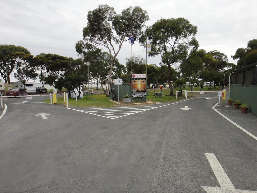 Hotel Lake Albert Caravan Park Meningie Esterno foto