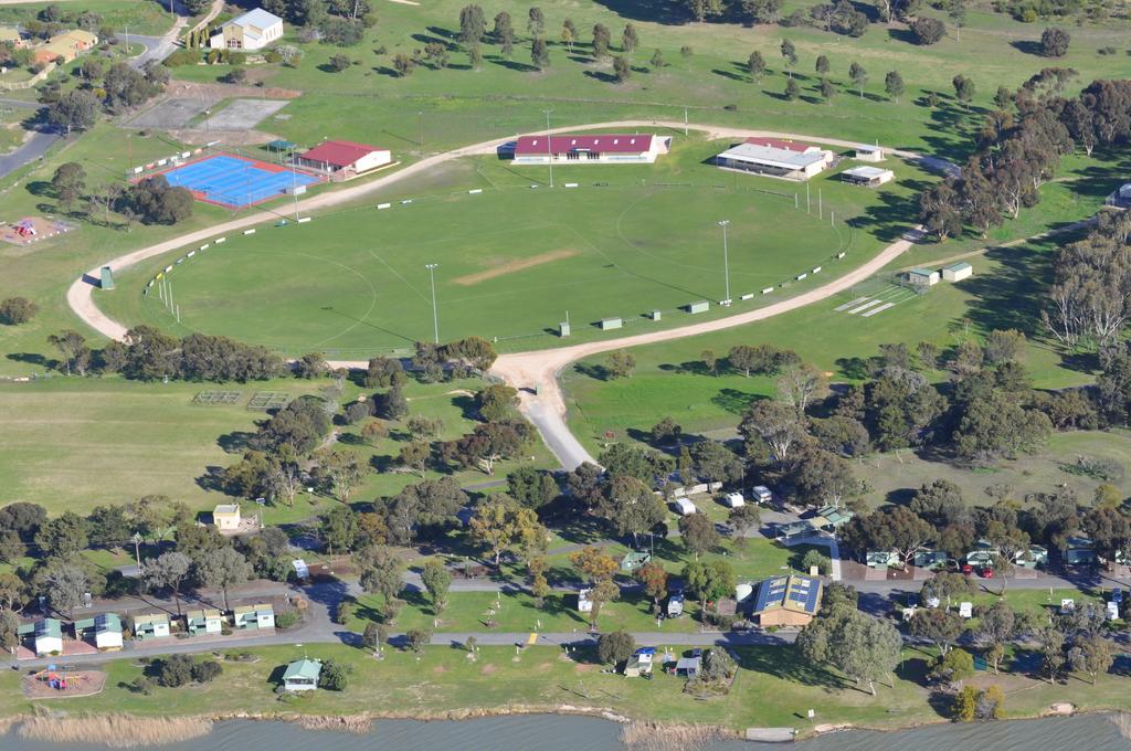 Hotel Lake Albert Caravan Park Meningie Esterno foto