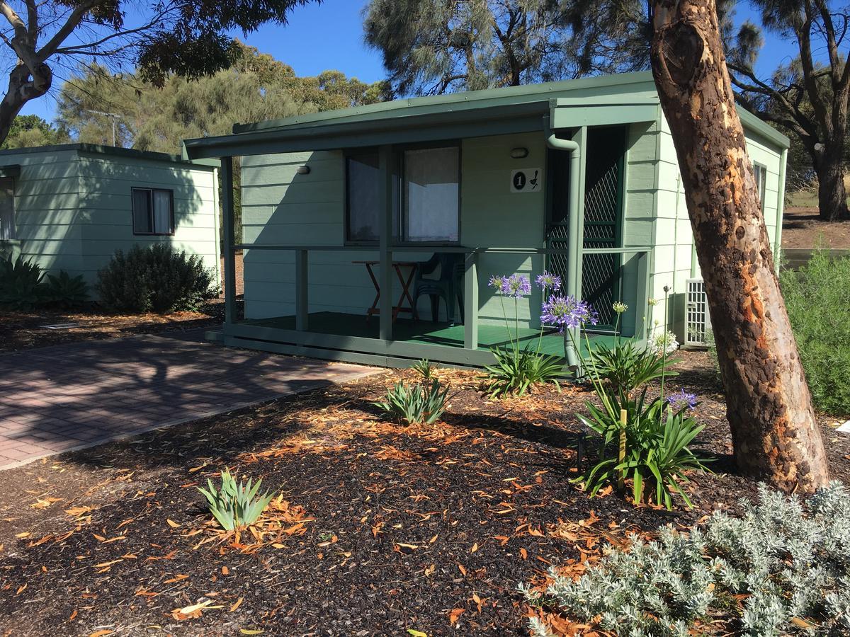 Hotel Lake Albert Caravan Park Meningie Esterno foto