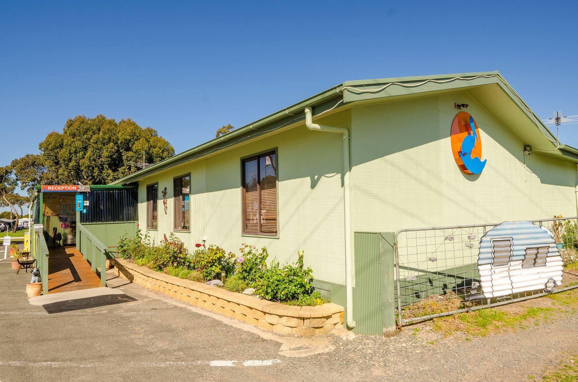 Hotel Lake Albert Caravan Park Meningie Esterno foto