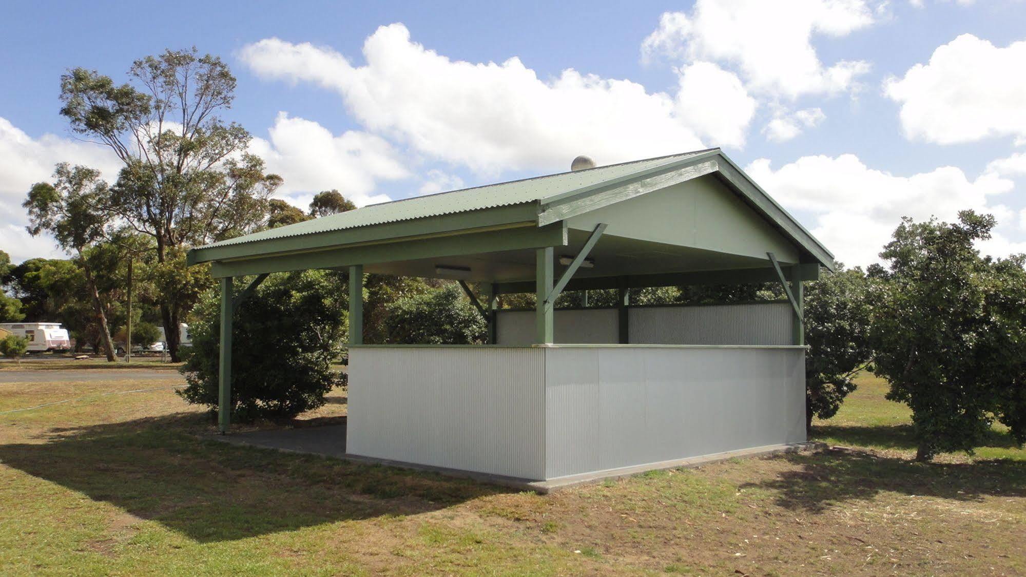 Hotel Lake Albert Caravan Park Meningie Esterno foto