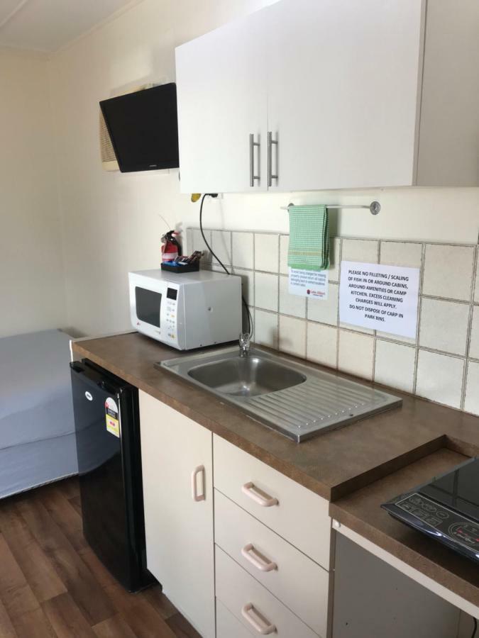 Hotel Lake Albert Caravan Park Meningie Esterno foto