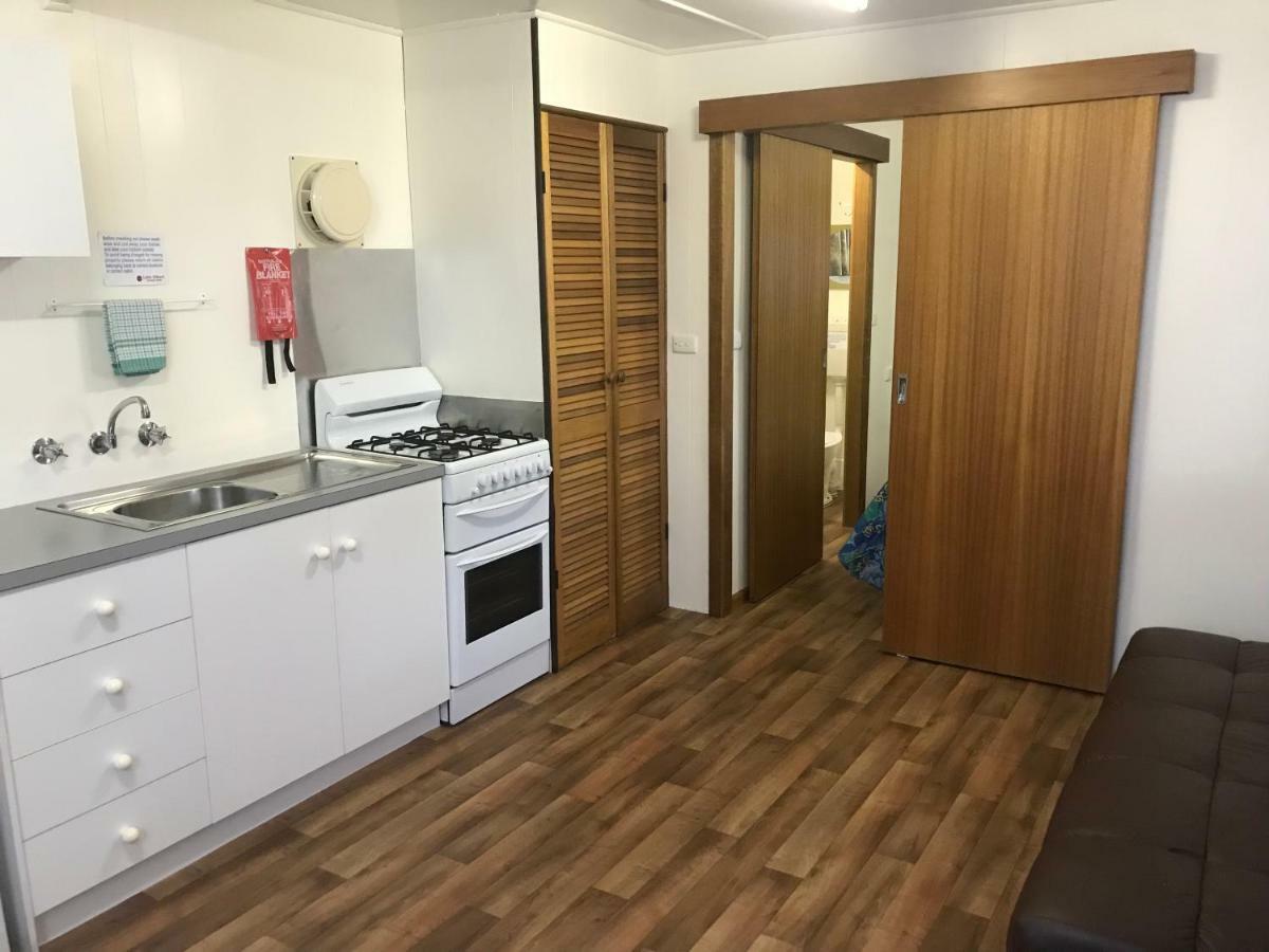 Hotel Lake Albert Caravan Park Meningie Esterno foto